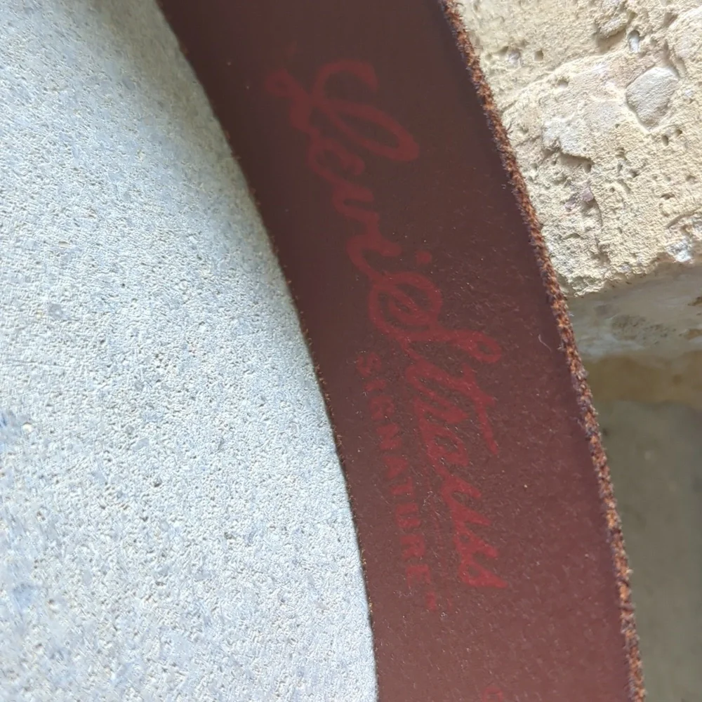 LEVI STRAUSS  Signature I Brown Leather Belt with Silver Pewter Finish Belt